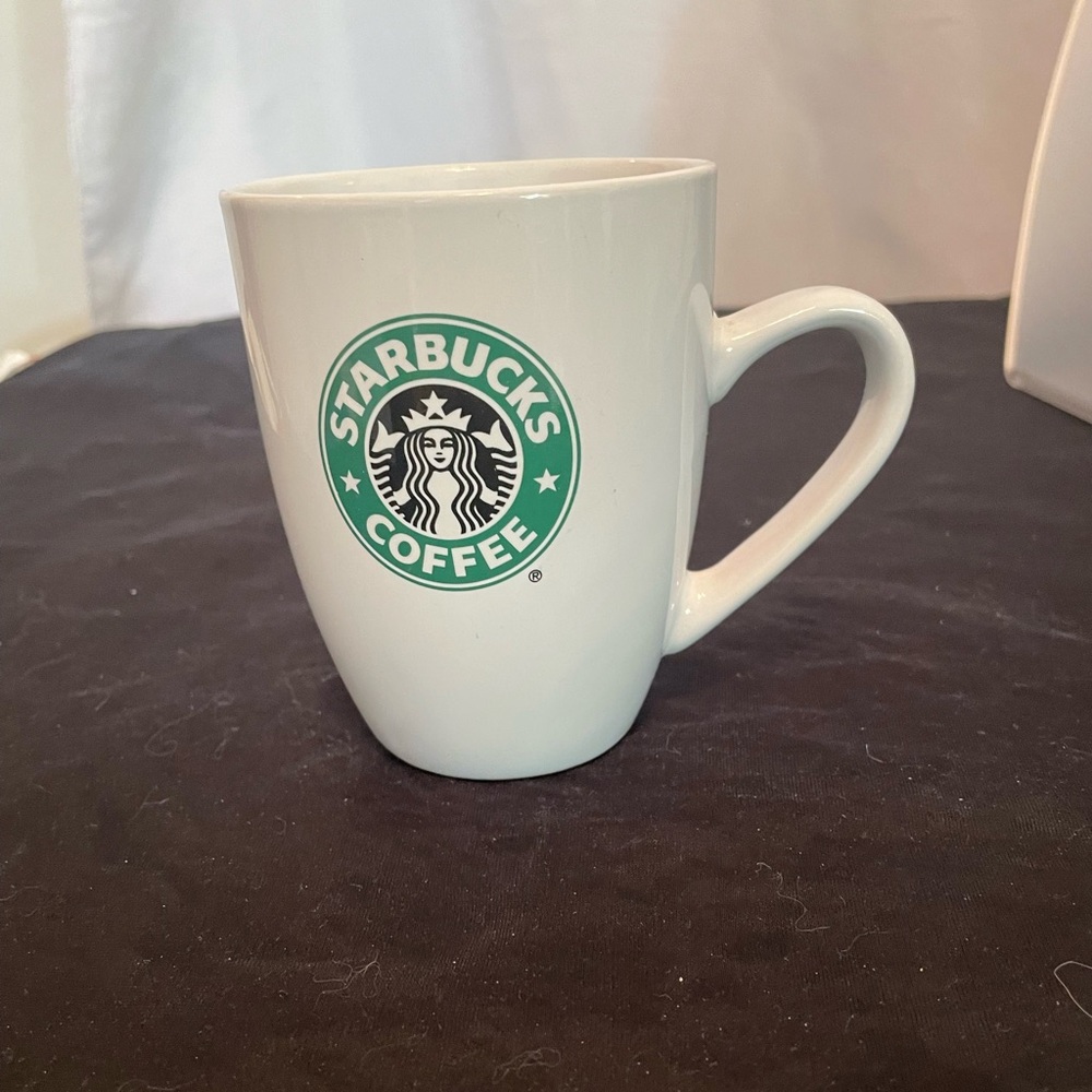 Starbucks Coffee Mug Mermaid Logo 12.4 oz White Ceramic 2007 Green Siren Classic